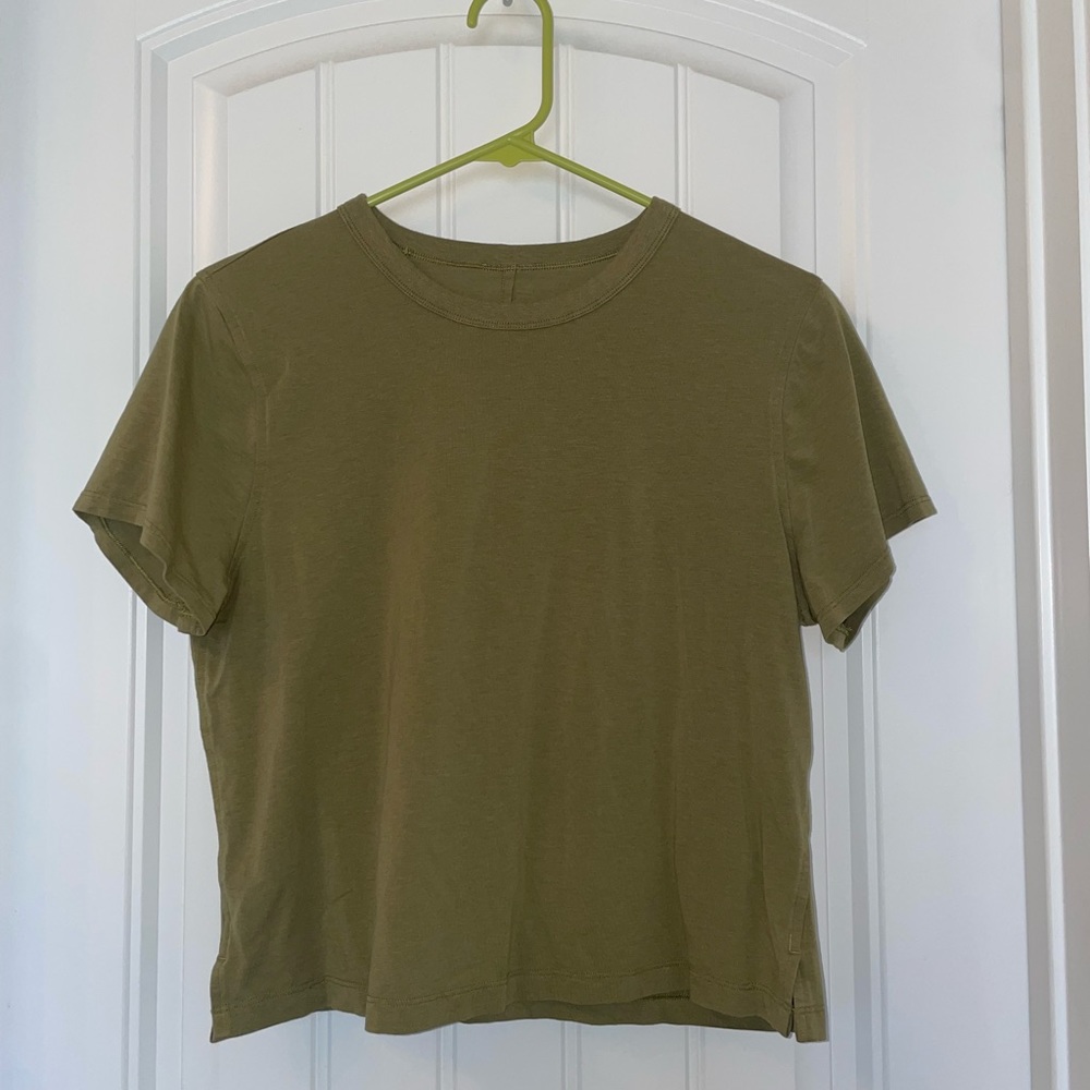 Lululemon green size 6 medium crop top
